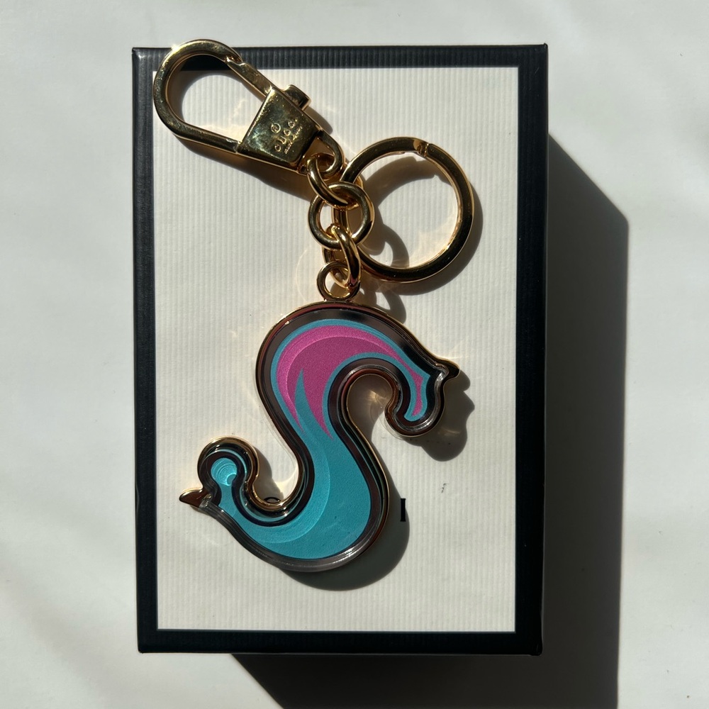 🔥GUCCI Letter Key Chain - Picture 3 of 9